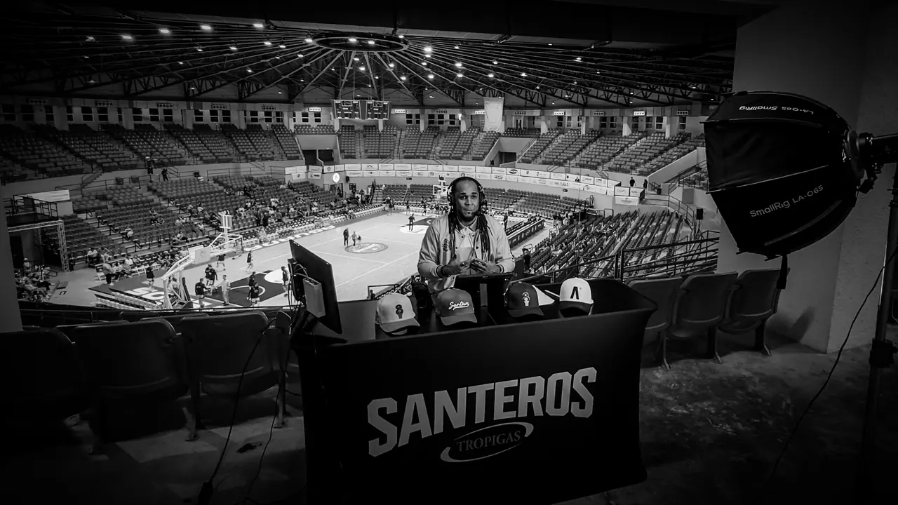 Set de transmisión de Santeros de Aguada en la arena